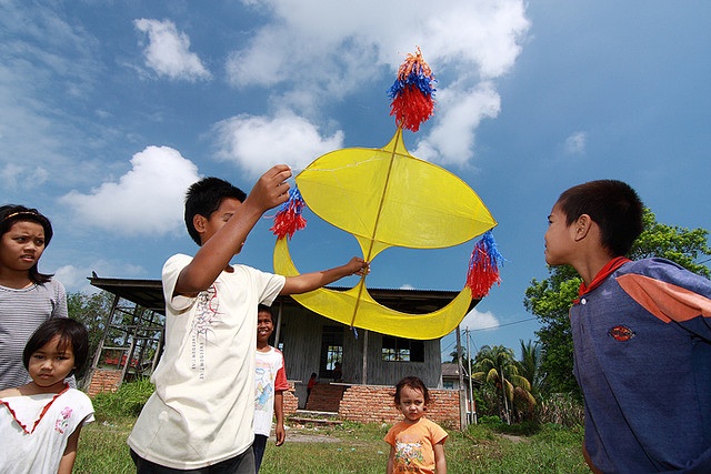 Kids playing wau (Malay traditional kite) in Chendering, Kuala Terengganu