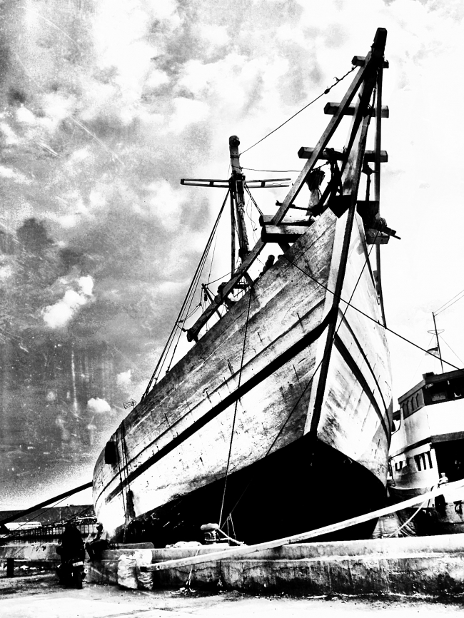 A Merchant Ship in Sunda Kelapa Harbour, By: Seno Ahmad