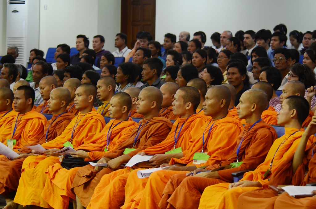 Cambodians witness the trial in the ECCC