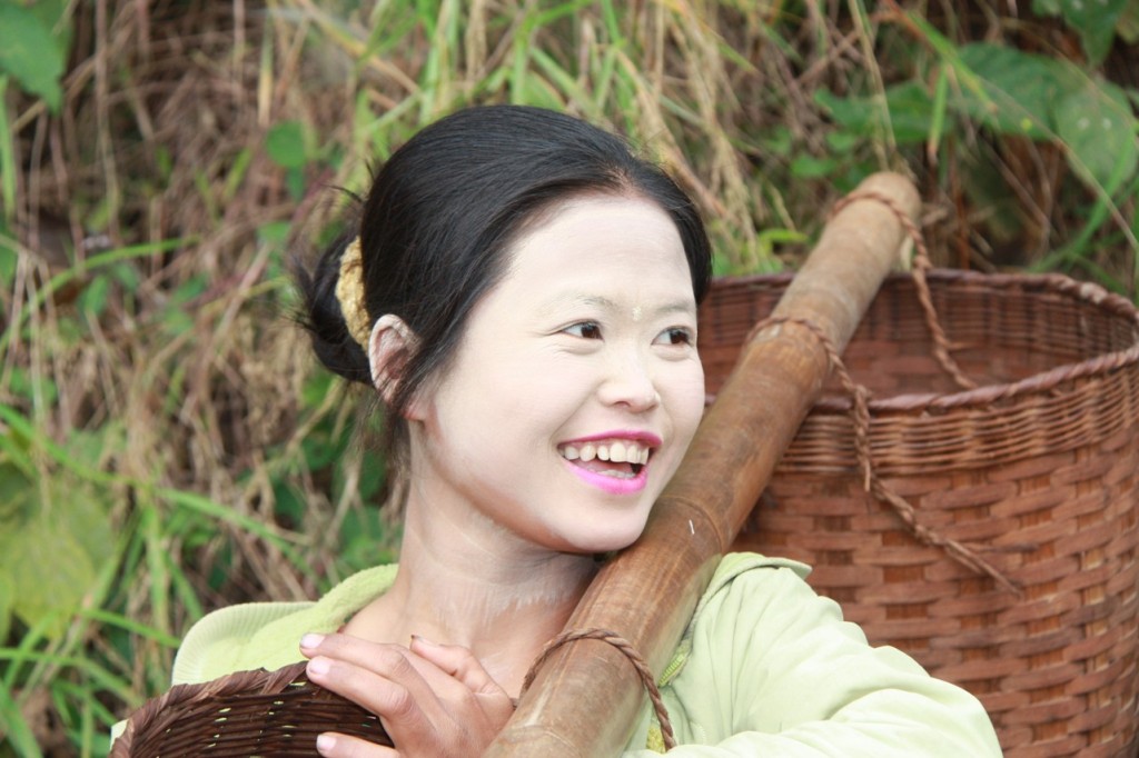 A great smile by a Hsipaw lady