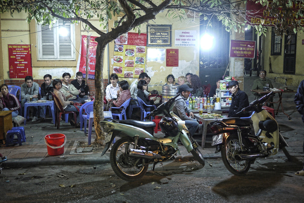 Streetfood in Hanoi, By: Ofer Deshe