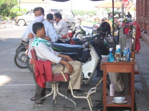 Getting a haircut in Phnom Penh, By: Willem van Gent