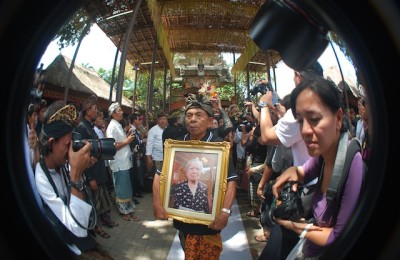 A portrait of the Princess of Ubud, By: Sandi Tatto