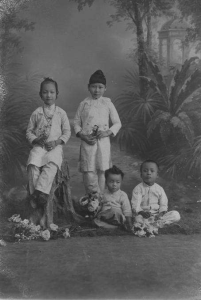 Chinese Children, By: Lee Brothers Studio 1910 - National Archives of Singapore