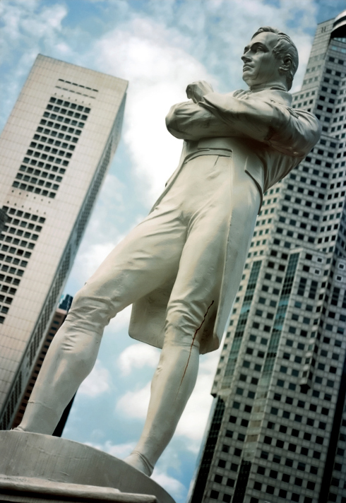 Stamford Raflles statue in Singapore, By: Hak Sim Chng