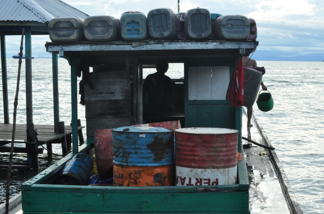 A fuel boat in East Kalimantan, By: Rini Kusumawati