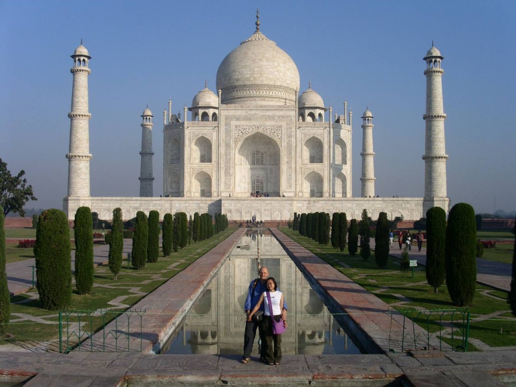 Aity and Stefan in front of the Taj Mahal