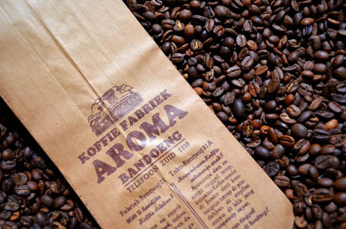 Aroma's authentic packaging, By Andri Suryo