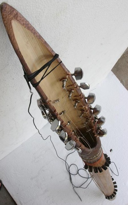 Bambu Wukir's self made instrument, By: Agoes Hekso