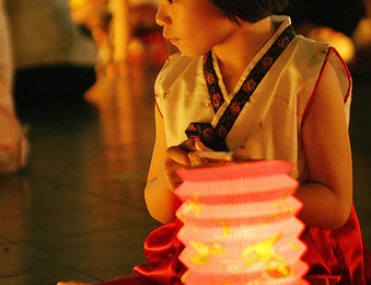 Malaysian children celebrating the Mooncake Festival, By: Shamshahrin Shamsudin