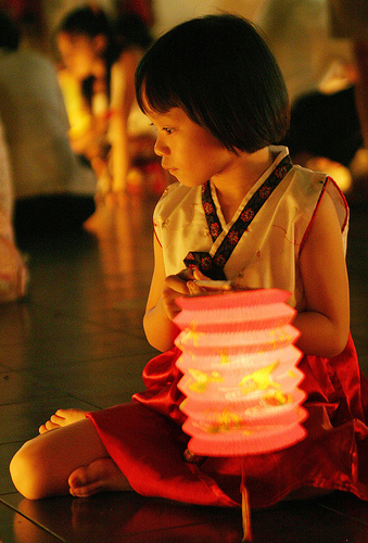 Malaysian children celebrating the Mooncake Festival, By: Shamshahrin Shamsudin