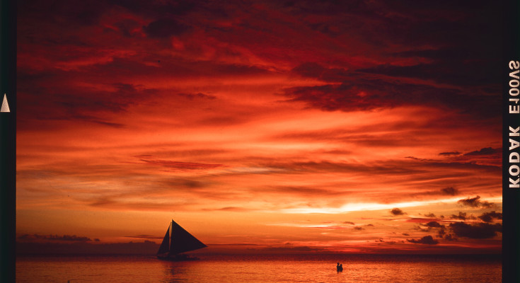 Dramatic sunset in Boracay, By: Flenilune
