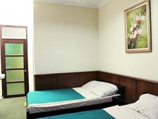 So fresh and so clean, a standard room at the Airlangga hotel in Yogya