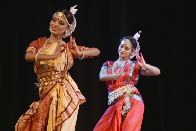 Asia Album: Bangladesh Dance Troupes, Artists Celebrate Int'l Dance Day 